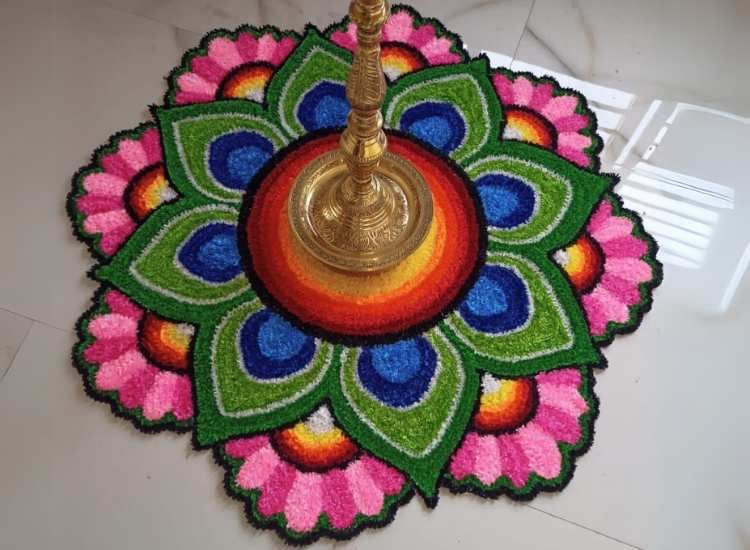 Big Peacock Green Flower Round Designs