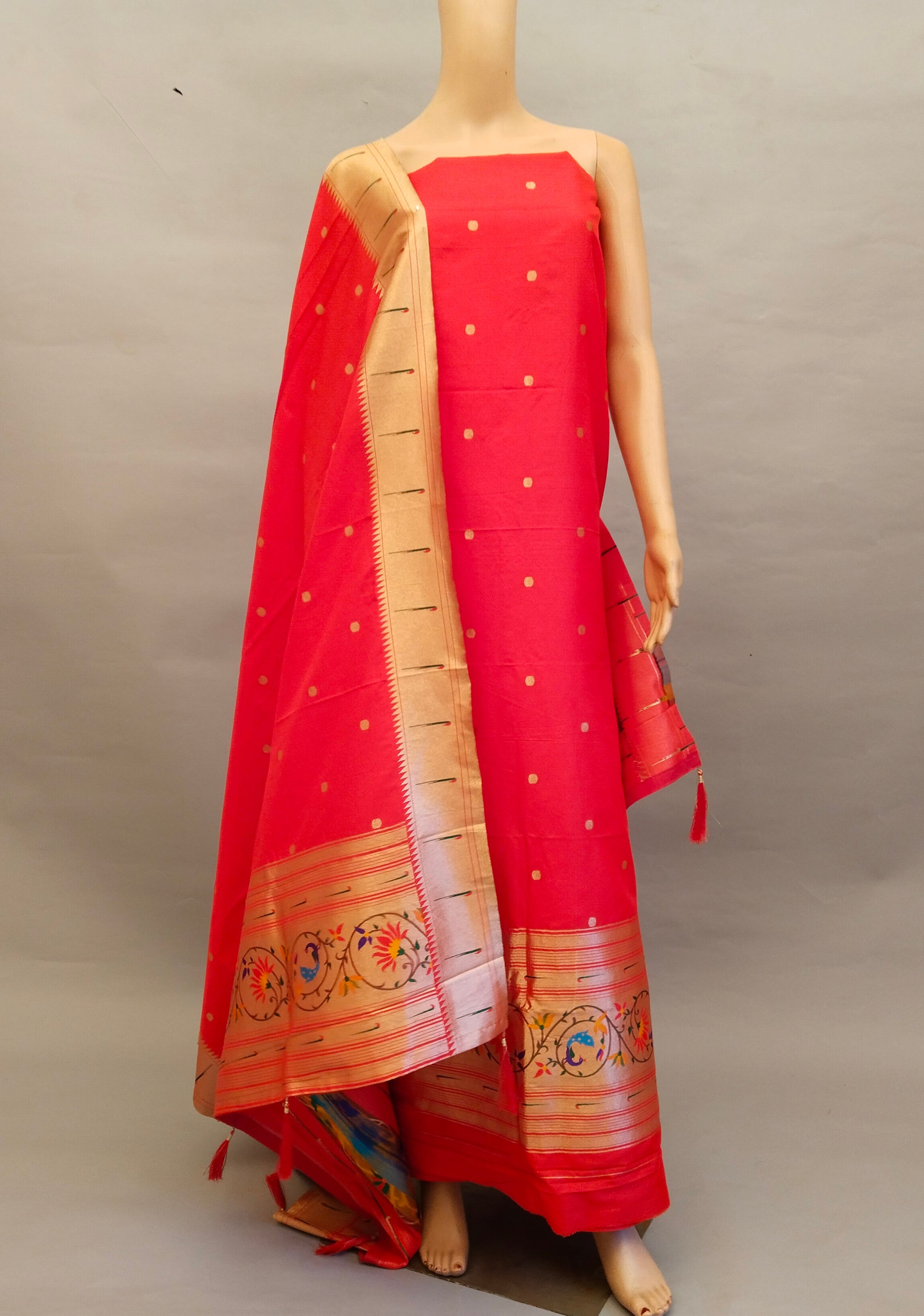 Red रंगवेल Paithani Suit set