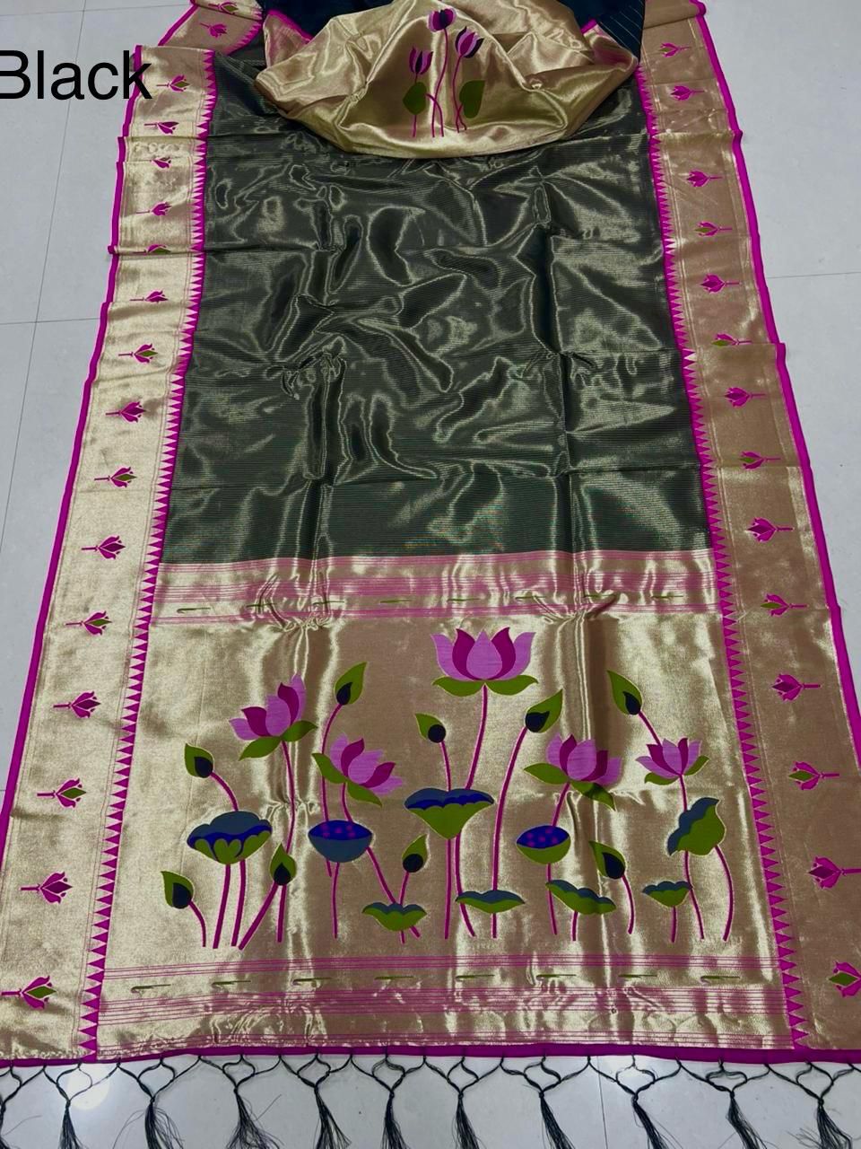 Lotus  Flower Pallu Semi Silk Paithani