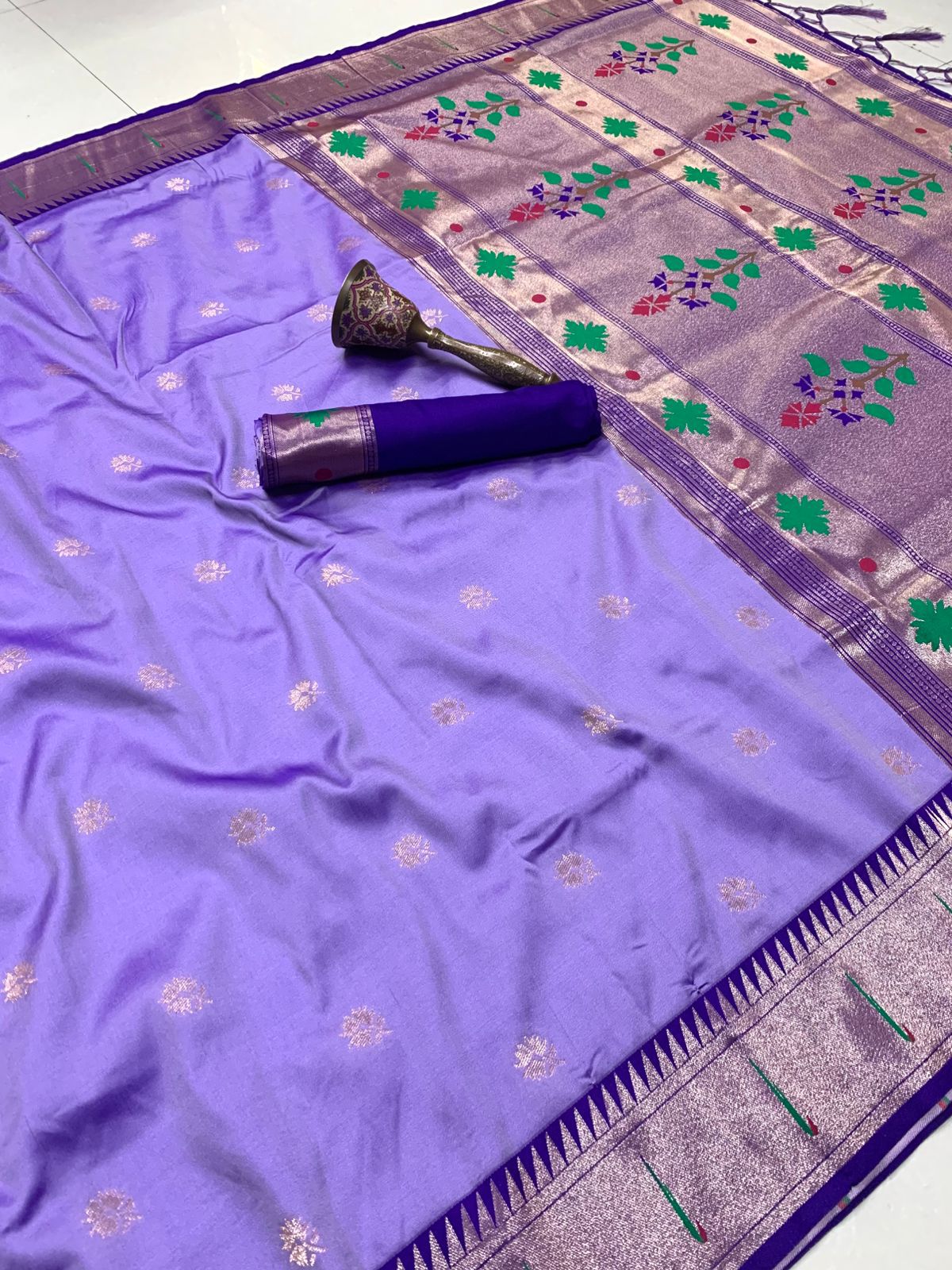 Muniya Contrast Border + Flower Butti Semi Silk Paithani