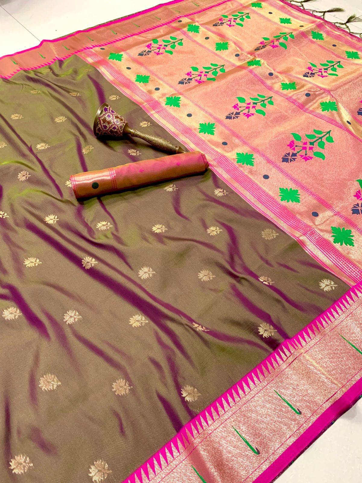 Muniya Contrast Border + Flower Butti Semi Silk Paithani