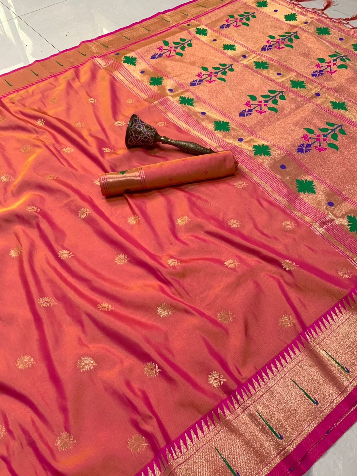 Muniya Contrast Border + Flower Butti Semi Silk Paithani