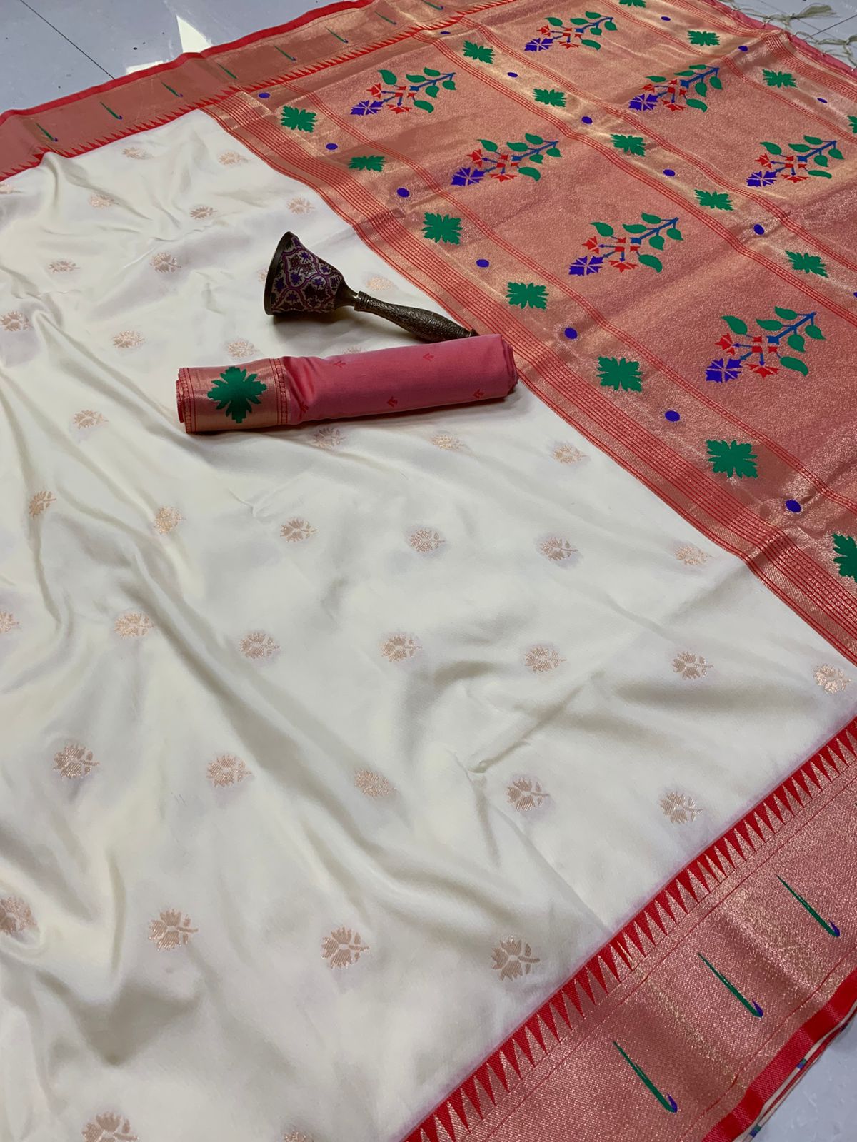 Muniya Contrast Border + Flower Butti Semi Silk Paithani
