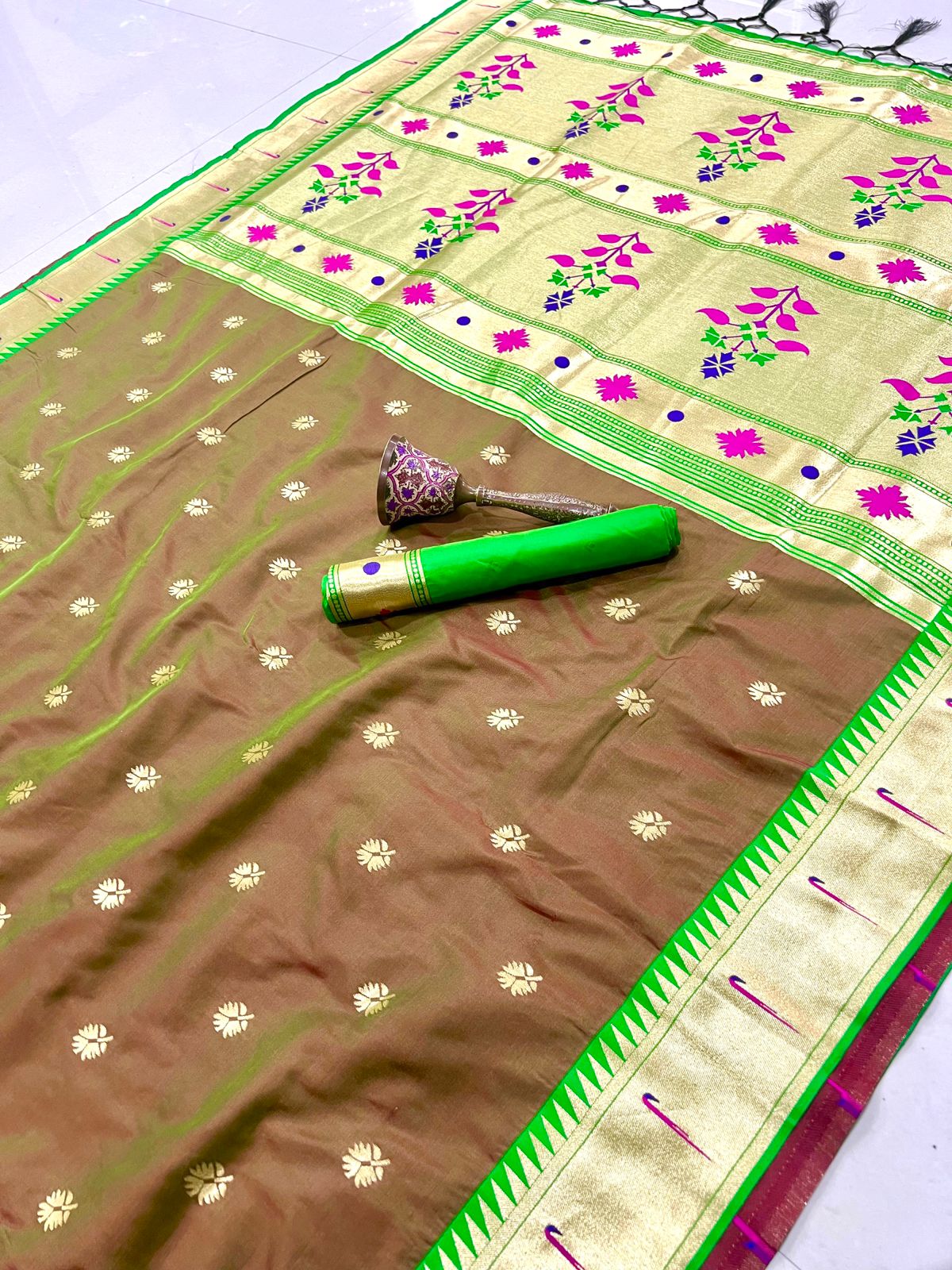 Muniya Contrast Border + Flower Butti Semi Silk Paithani