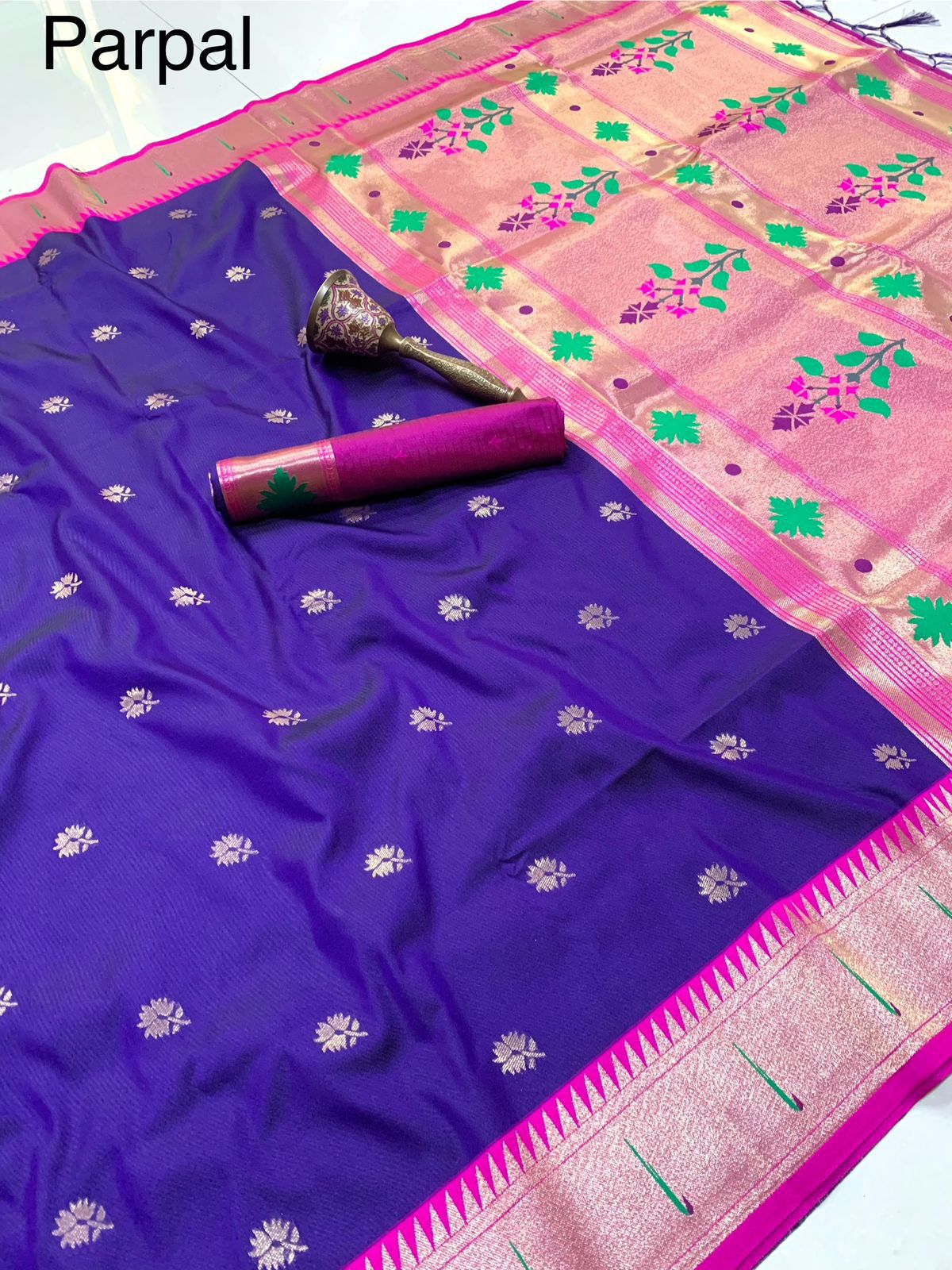 Muniya Contrast Border + Flower Butti Semi Silk Paithani