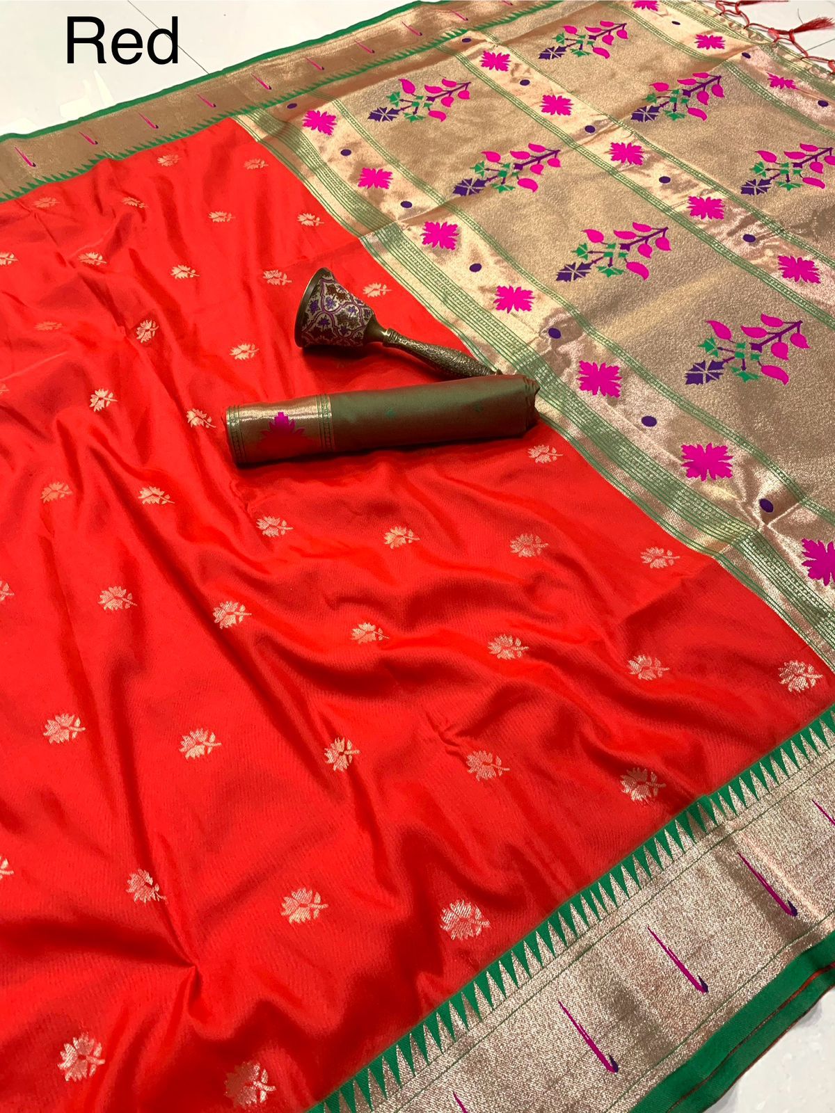Muniya Contrast Border + Flower Butti Semi Silk Paithani