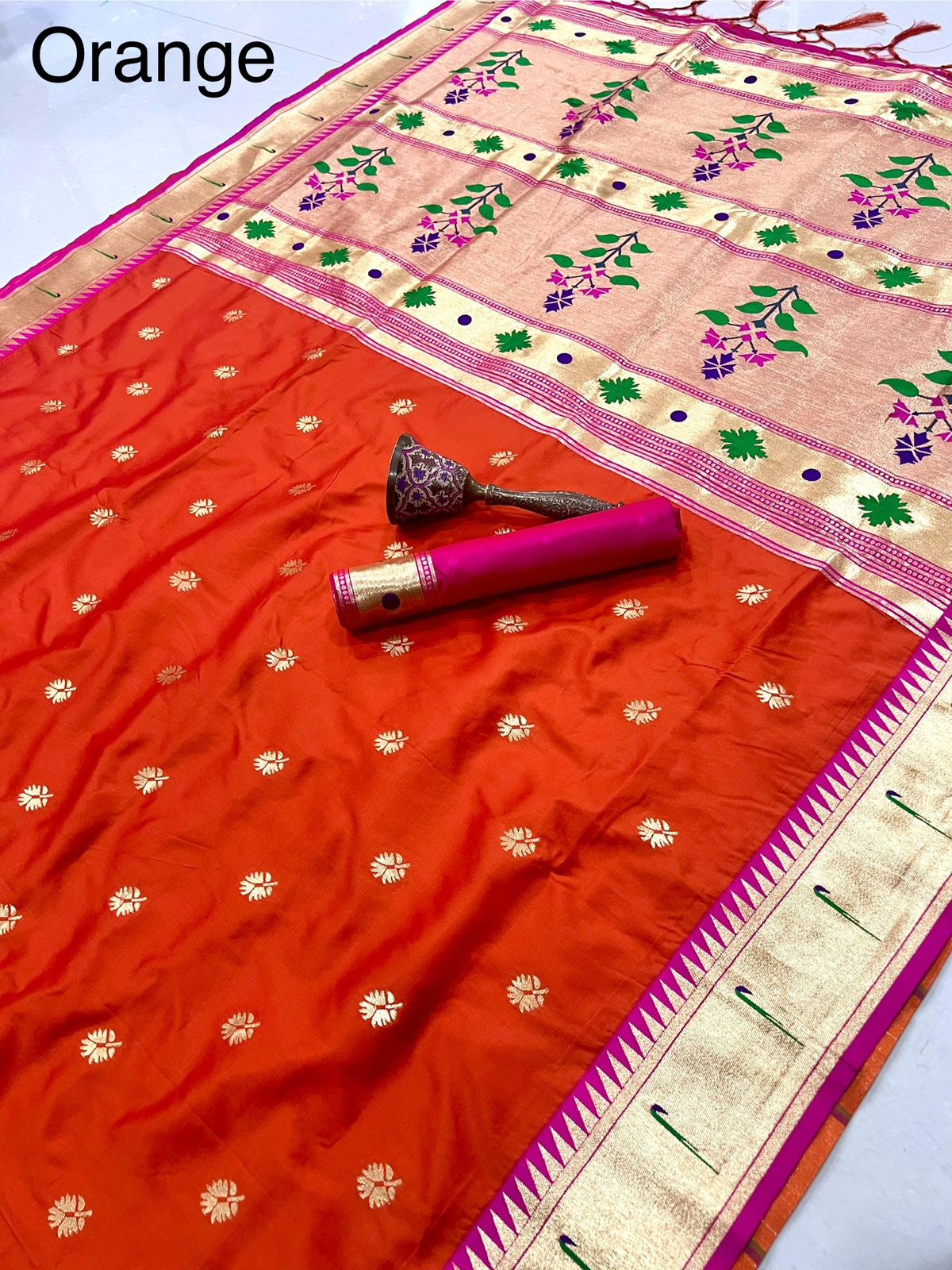 Muniya Contrast Border + Flower Butti Semi Silk Paithani