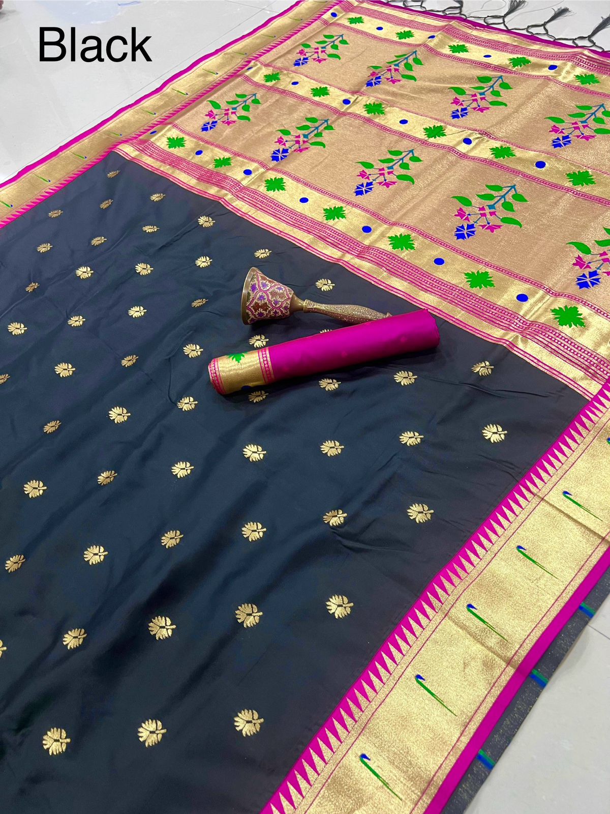 Muniya Contrast Border + Flower Butti Semi Silk Paithani