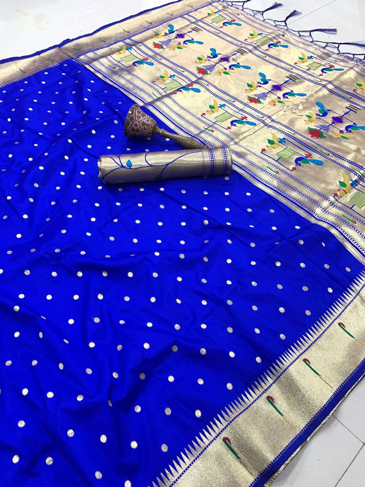 Dense Muniya Border Semi Silk Paithani