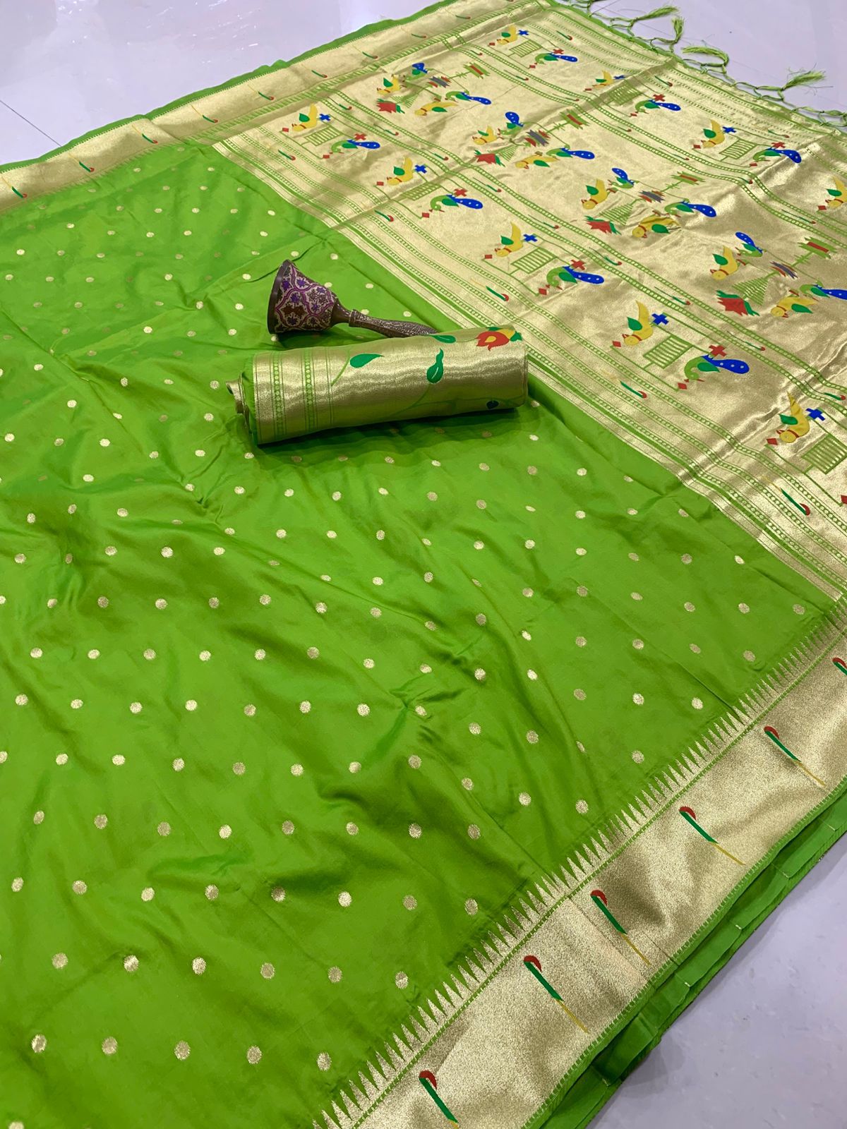 Dense Muniya Border Semi Silk Paithani