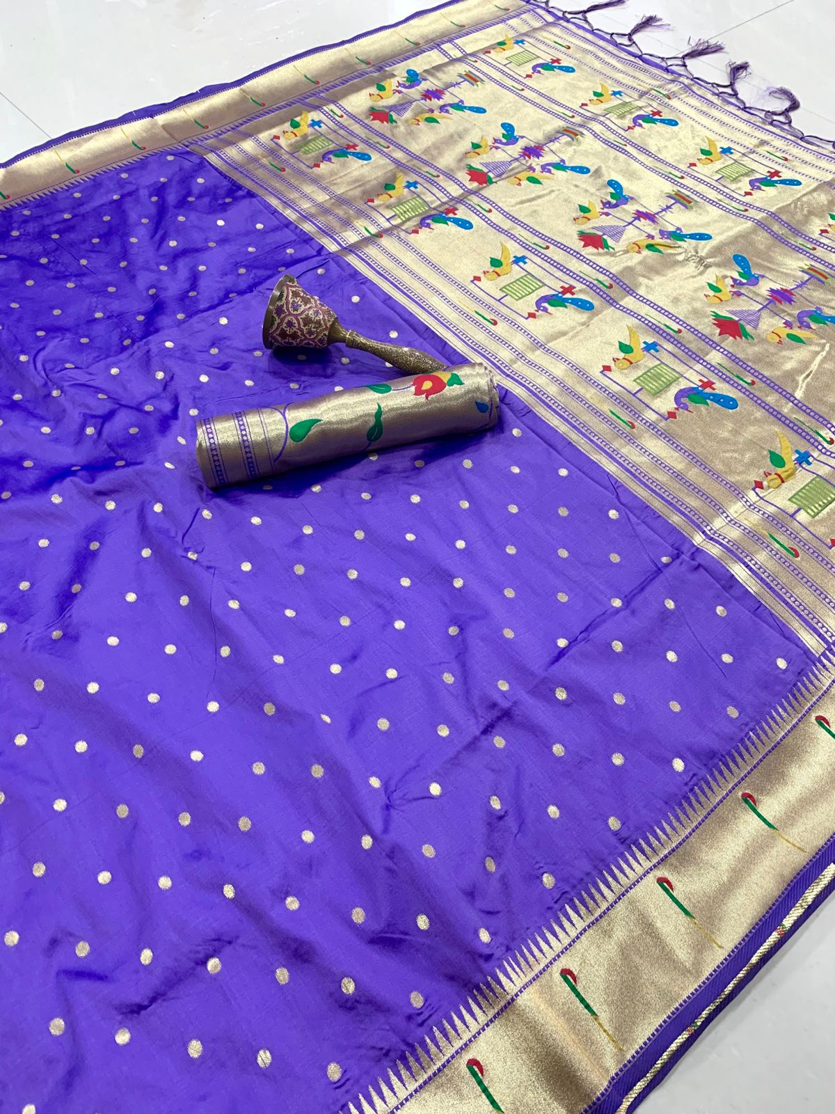 Dense Muniya Border Semi Silk Paithani