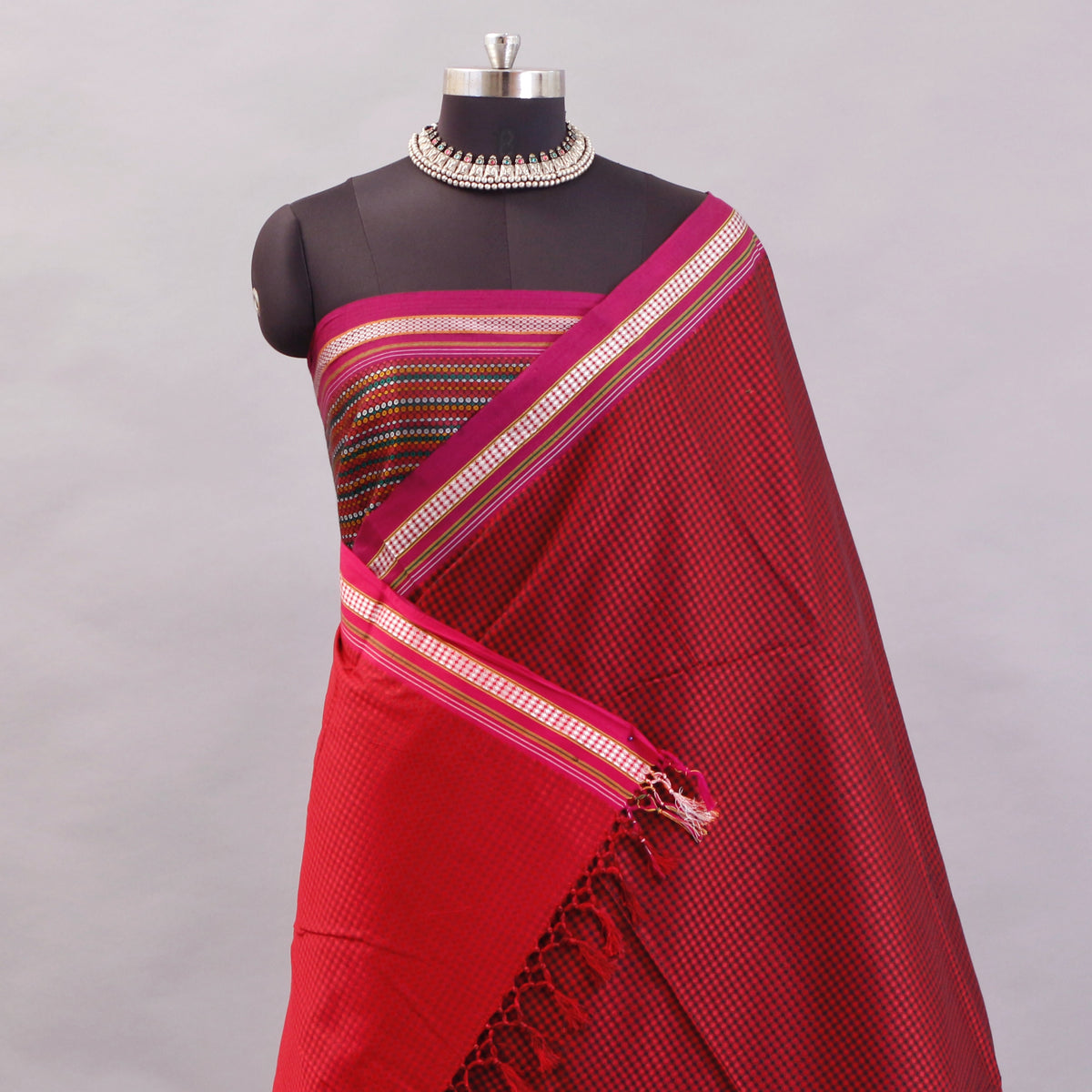 Contrast Pallu Khunn Saree Maroon Magenta