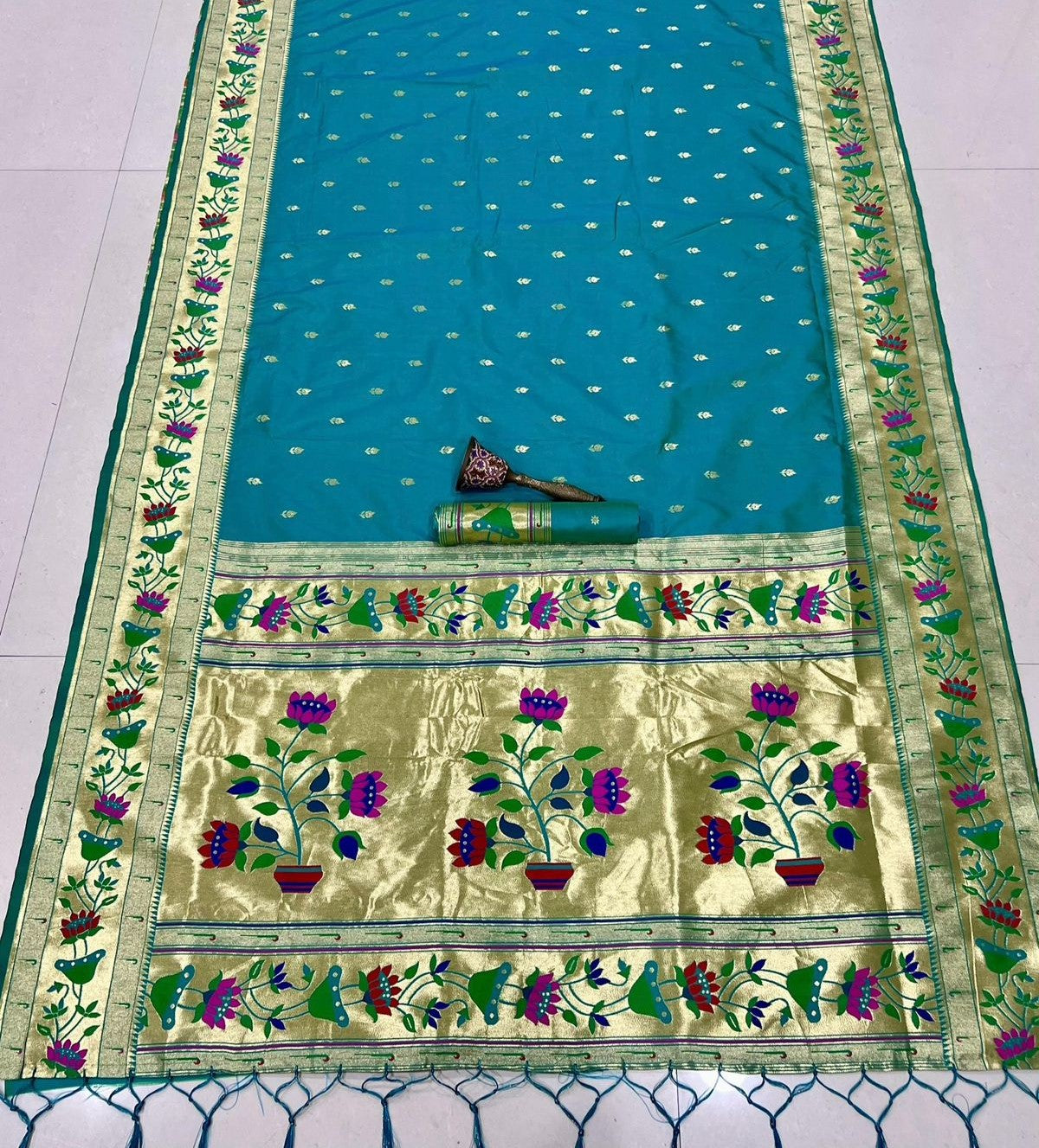 Lotus Muniya Flower Butti Semi Silk Paithani - Image 9