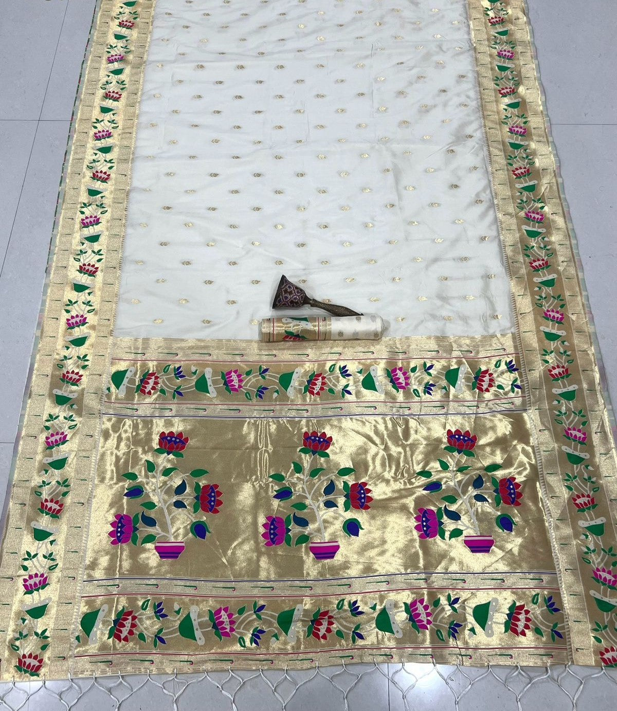 Lotus Muniya Flower Butti Semi Silk Paithani - Image 4
