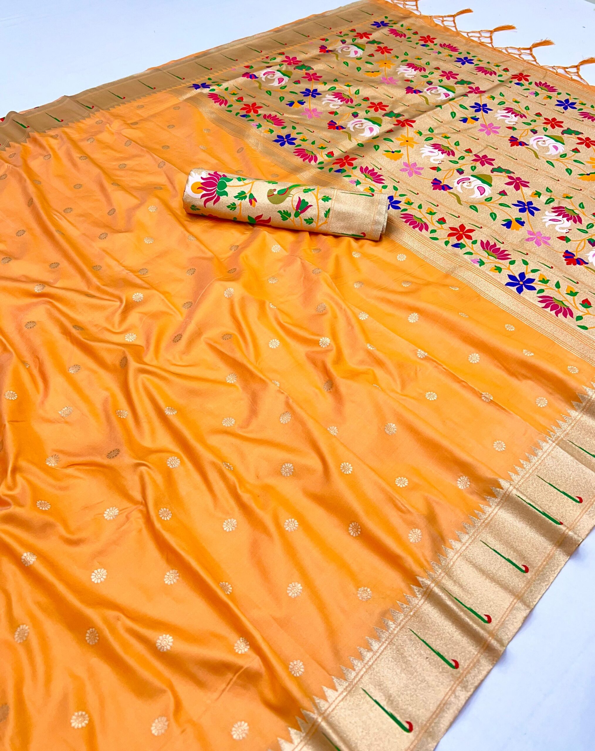 Flower Butti Muniya Border Lotus Swan Pallu